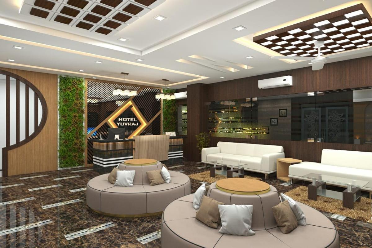 Hotel Yuvraj Grand ジャバルプル エクステリア 写真