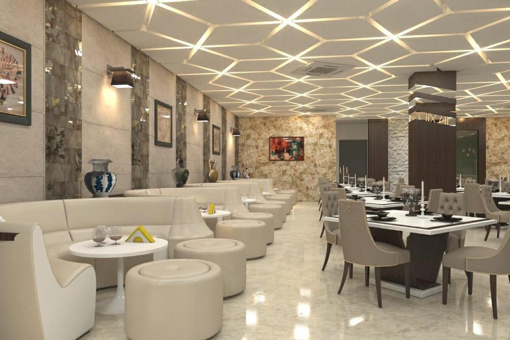 Hotel Yuvraj Grand ジャバルプル エクステリア 写真